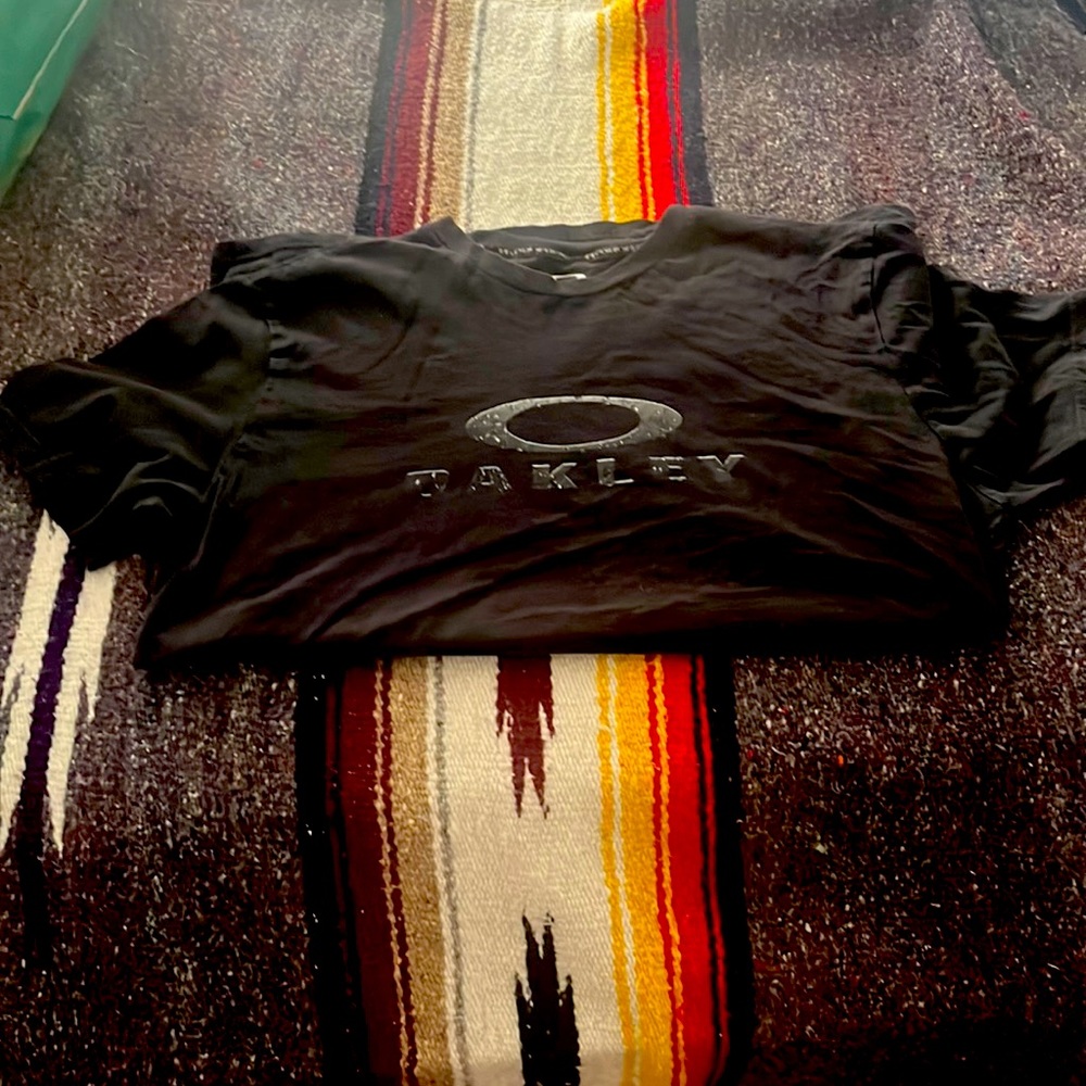 Mens Oakley t-shirt size M